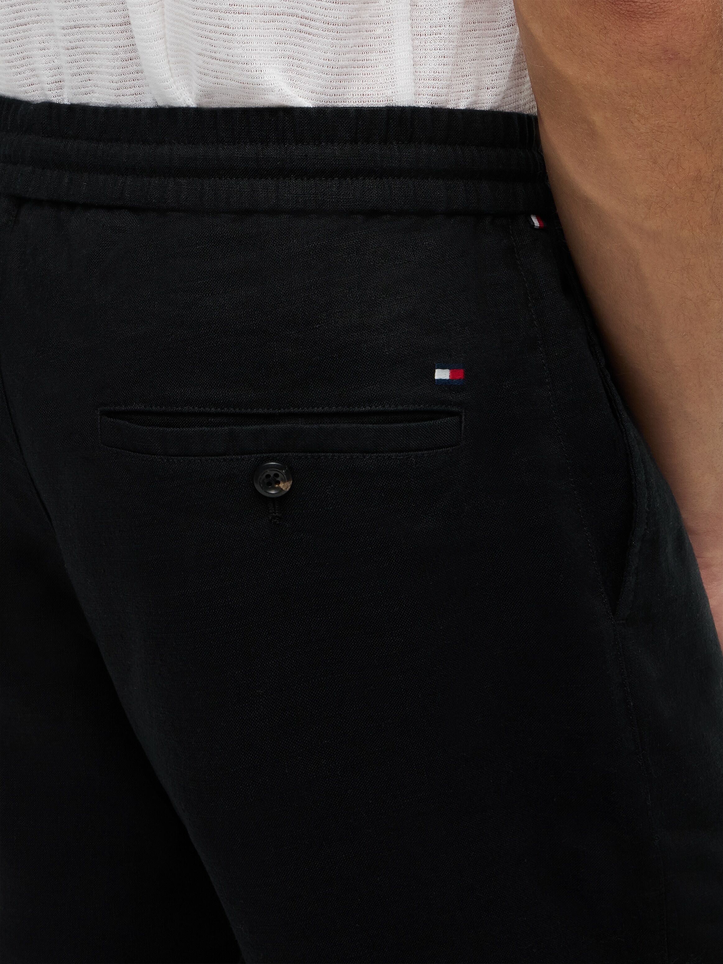 Chinoshorts TOMMY HILFIGER "DOVER", Herren, Gr. 38, N-Gr, schwarz, Web, Obermaterial: 71% Leinen, 29% Polyester, regular fit kniefrei, Hosen Chinoshorts, aus Leinenmix, elastischer Bund schwarz 38, N-Gr