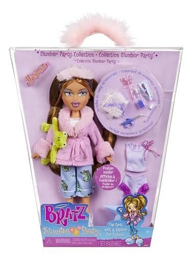 Bratz Slumber Party Yasmin Modepop met 2 sets pyjama's, pluche en accessoires