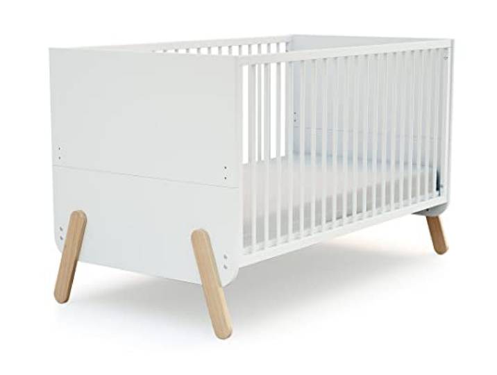 AT4 - Babybett umbaubar zum juniorbett Holz PIRATE Weiß und Buche Lackiert 70 x 140 Kinderbett Gitterbett mit Lattenrost 2 Stufen Höhenverstellbar