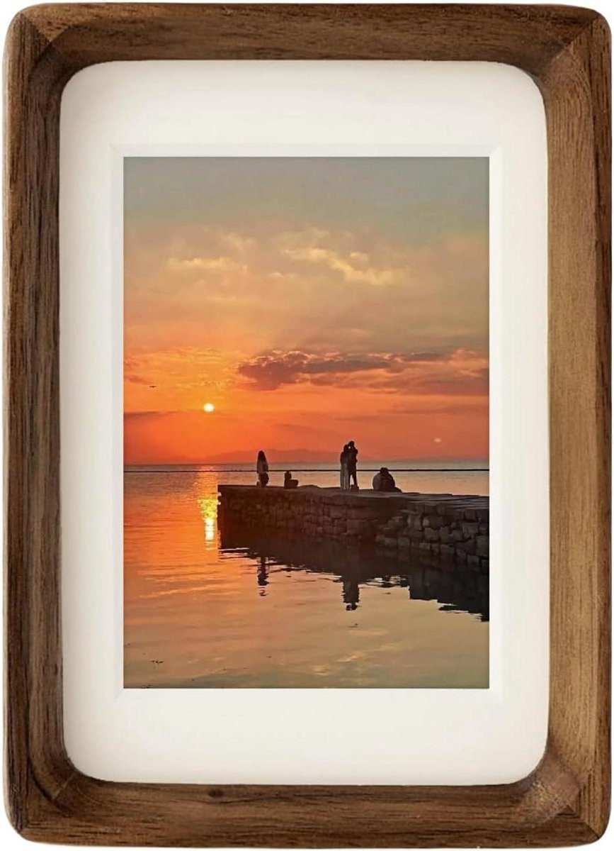 Mini fotolijst met houten frame in walnoot voor 3 inch foto's