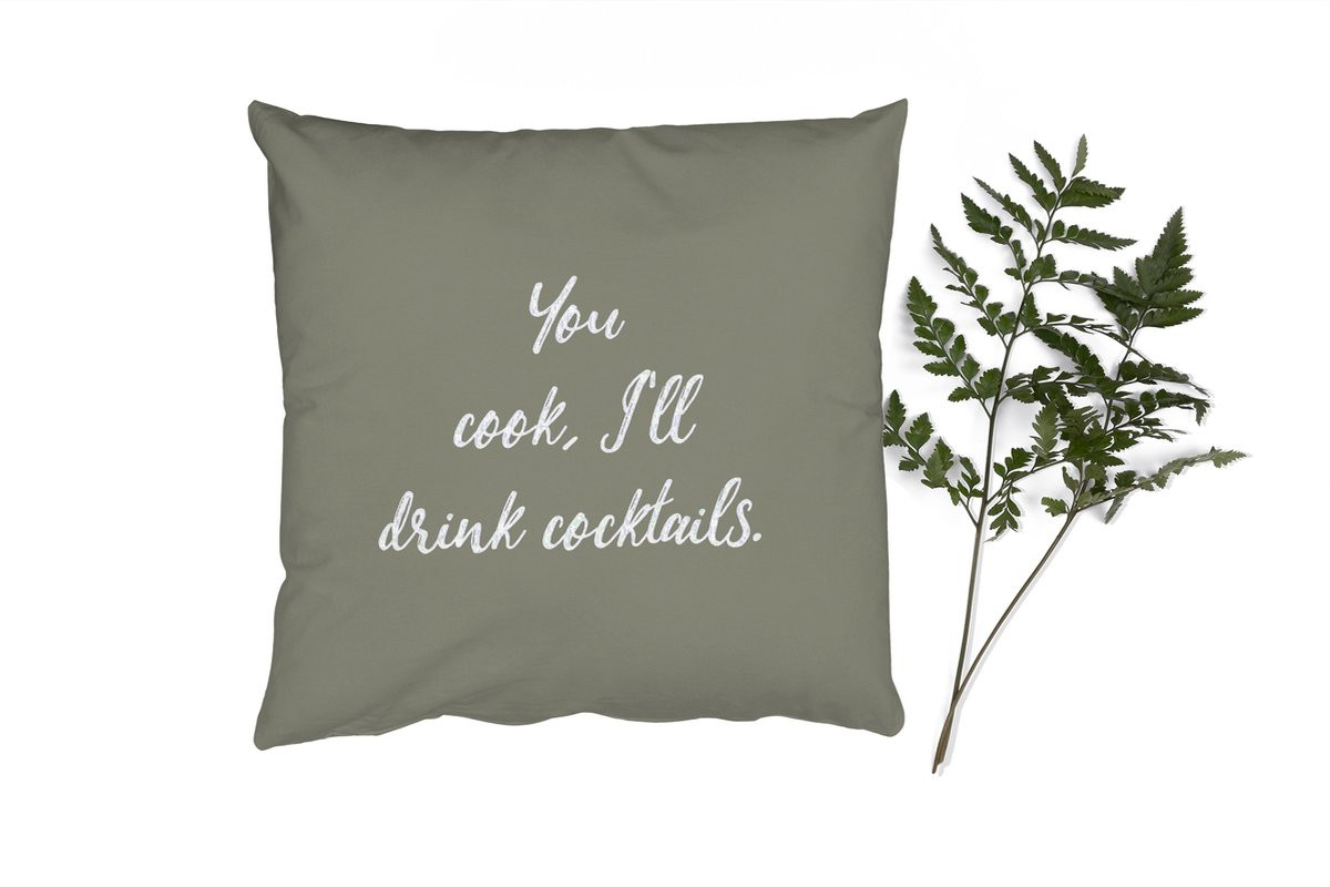PillowMonkey Sierkussen met Quote You cook I'll drink cocktails - 45 x 45 cm