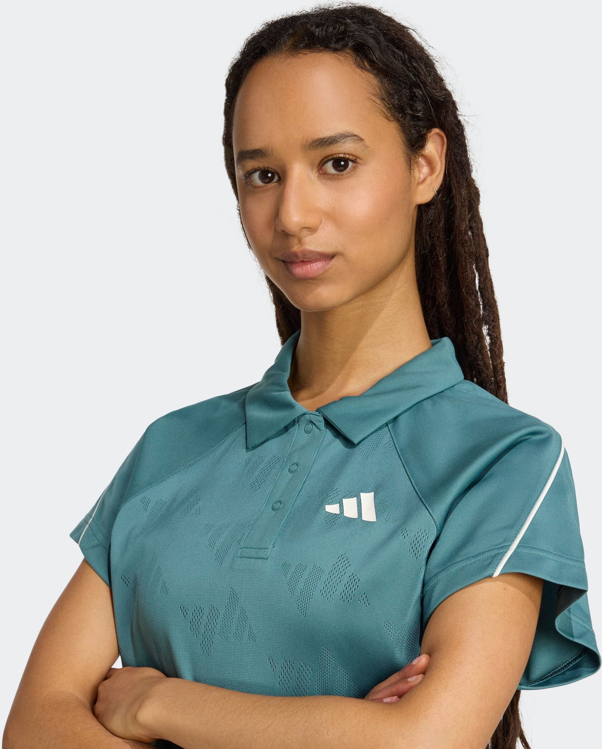 T-Shirt ADIDAS SPORTSWEAR "STADIUM 3-STREIFEN TENNIS INSPIRIERTES JACQUARD", Damen, Gr. L, weiss (preloved teal, sanftes weiß), Obermaterial: 100% Polyester, Rundhals, Shirts T-Shirt, sportlicher Stil, mit Rundhalsausschnitt, mit Knopfleiste preloved teal
