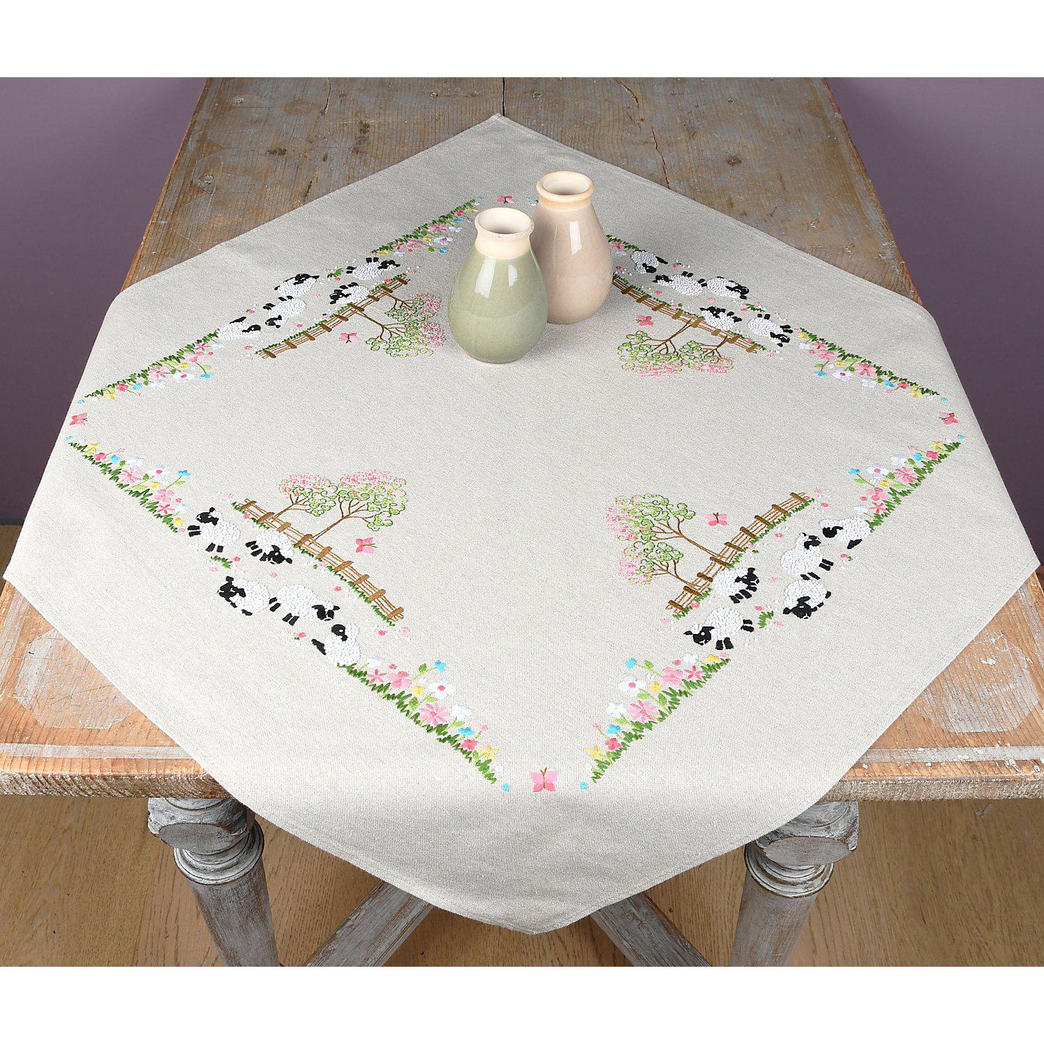 Stickmitteldecke "Schäfchen auf der Weide"