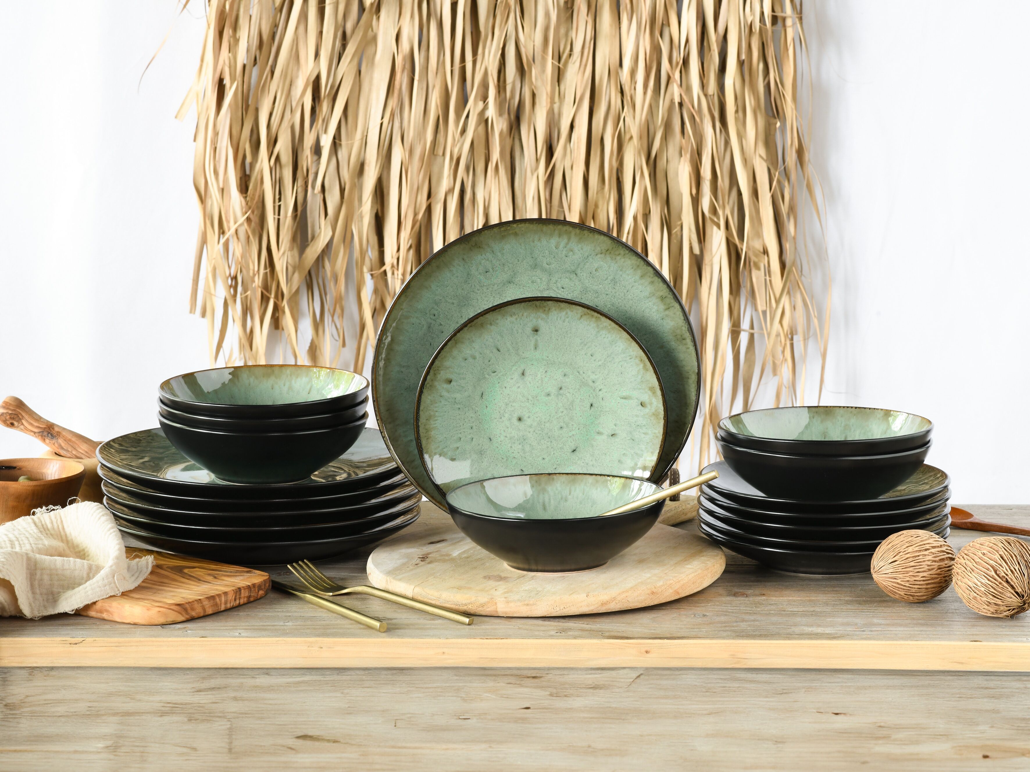 Teller-Set CREATABLE "Jawa, Teller Set 18-tlg", grün, 18 Stk., Steinzeug, Geschirr-Sets, Teller-Set, Reaktivglasur