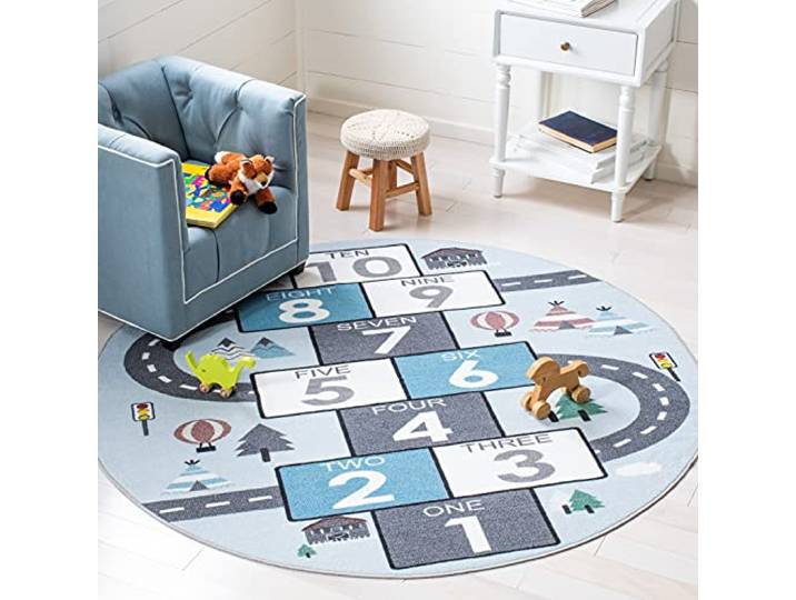 SAFAVIEH Kinderteppich Rug Wohnzimmer, Esszimmer, Schlafzimmer - Maschinenwaschbar und rutschfest - Kids Playhouse Collection, Kurzer Flor, in Grau und Blau, 152 X 152 cm