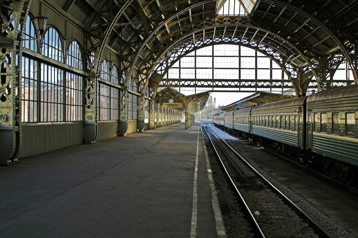 Fototapete PAPERMOON "Verlassener Bahnhof", bunt, B:3,5m L:2,6m, Vlies, Tapeten, Fototapete bunt B/L: 3,5m x 2,6m, Bahnen: 7 Stk.