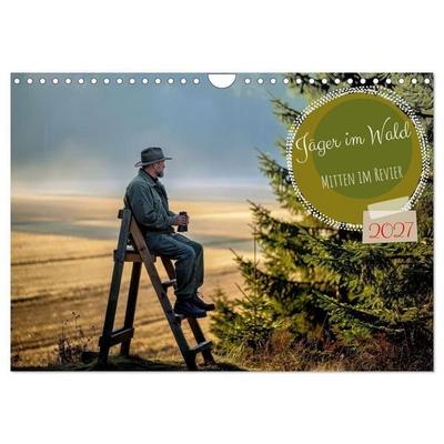 Jäger im Wald (Wandkalender 2027 DIN A4 quer), CALVENDO Monatskalender