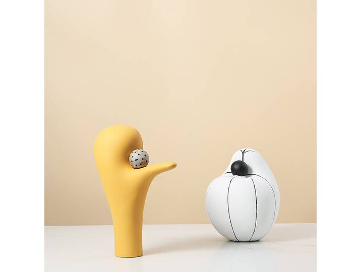 Ornement en résine abstrait créatif de style nordique moderne, idéal pour la décoration de la maison, du salon, de la chambre d'enfant ou comme bijou de bureau.