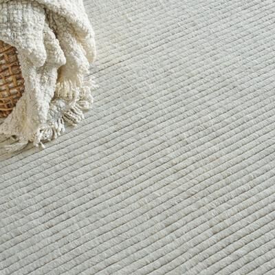 EXQUISITE RUGS Kaza Hand-loomed New Zealand Wool Ivory Area Rug.