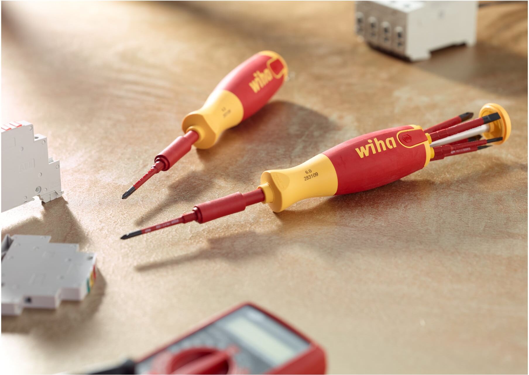 Wiha Schraubendreher mit Bit Magazin LiftUp electric Schlitz, Pozidriv, PlusMinus/Pozidriv mit 6 slimBits (41234)