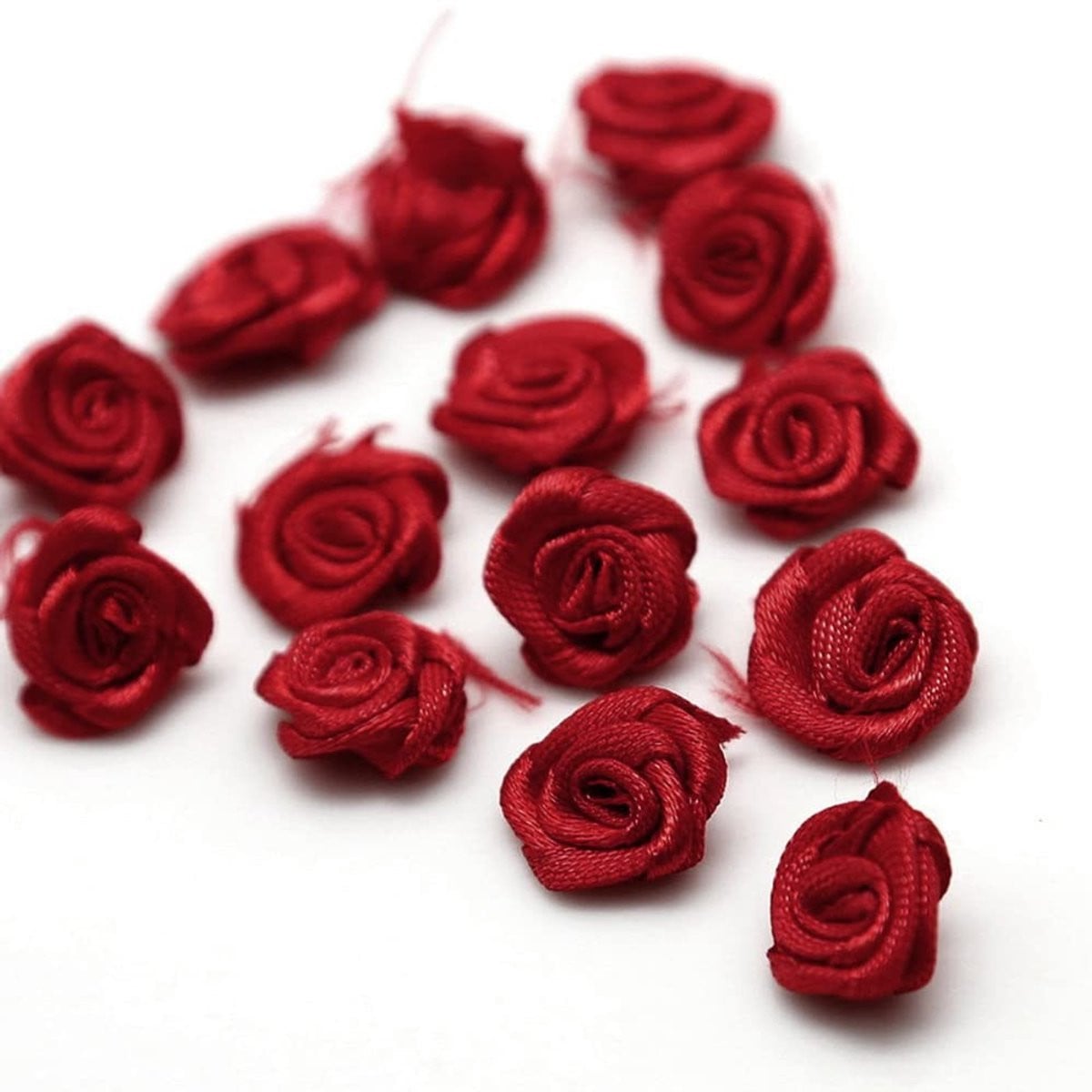 Dailygoods Duories Satijnen rozen, 100 stuks, klassieke stijl, kunstrozenkoppen voor decoratie