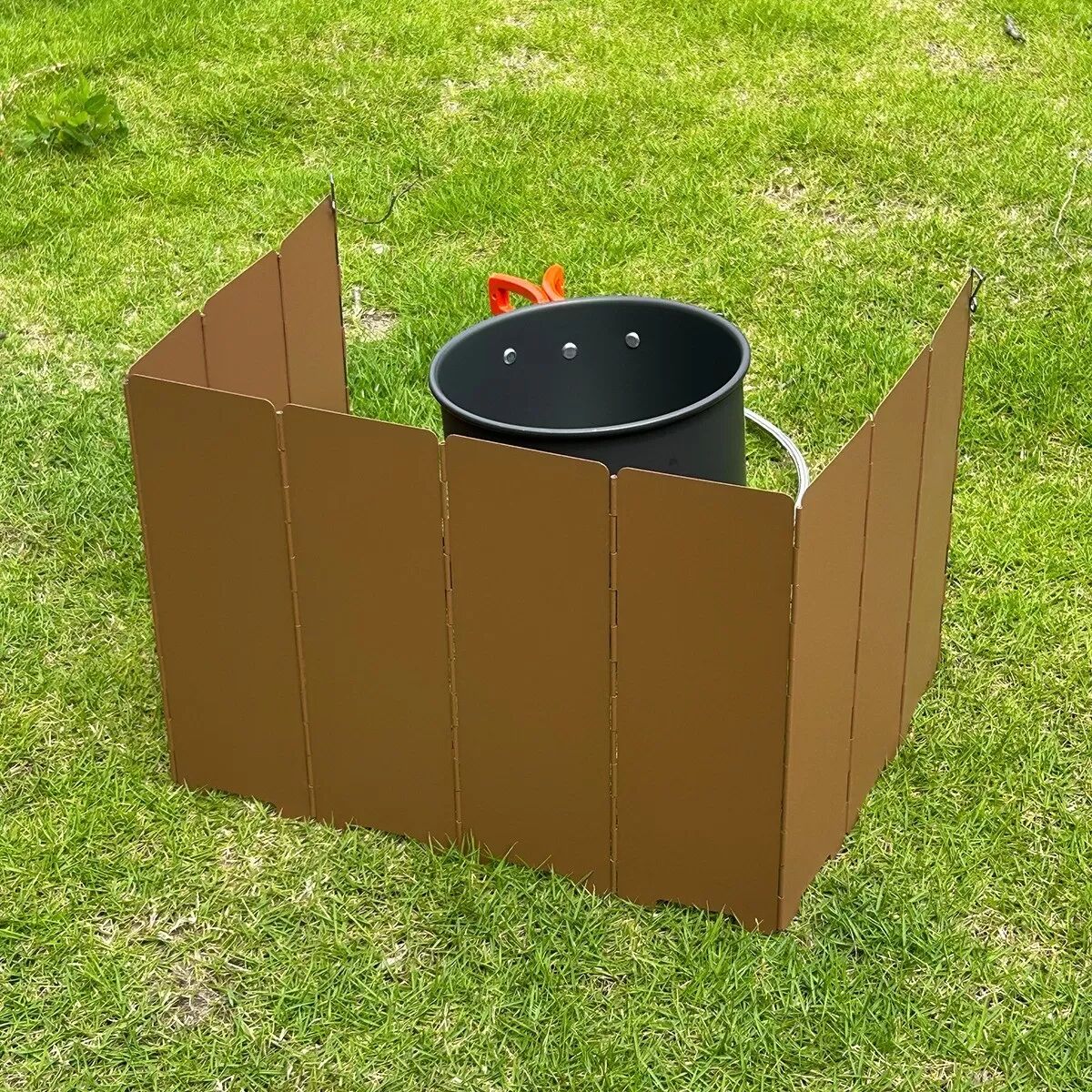 INF Faltbarer Metall Campingkocher Windschutz - Tragbarer Windschutz für Outdoor-Kochen