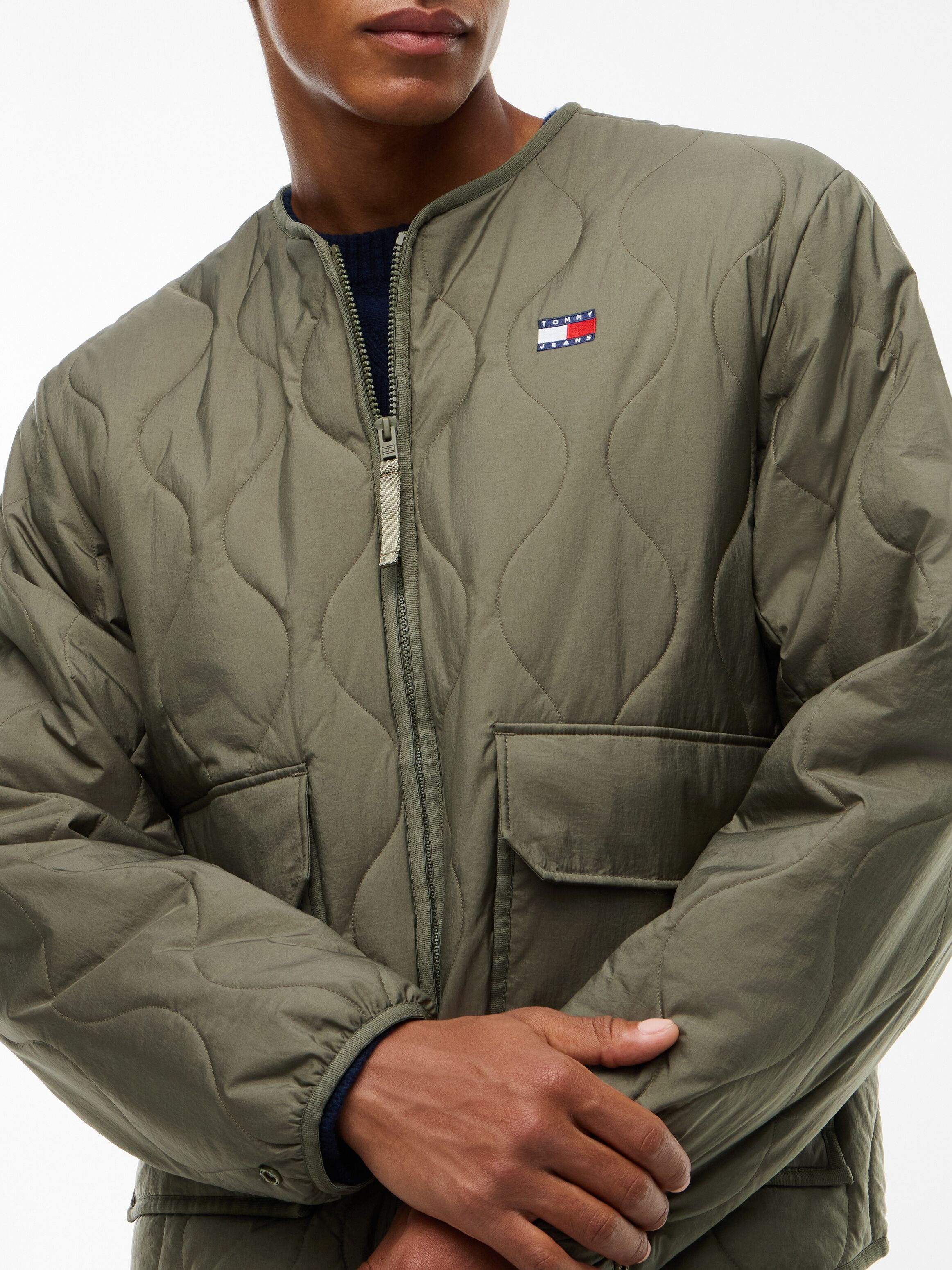 Steppjacke TOMMY JEANS "QUILTING CITY JACKET", Herren, Gr. XL, grün (rocky mountain), Web, Obermaterial: 100% Nylon. Futter: 100% Polyester. Füllung: 100% Polyester, unifarben, regular fit normal, Rundhals, eingesetzt eingefasste Kante, Jacken Steppjacke,