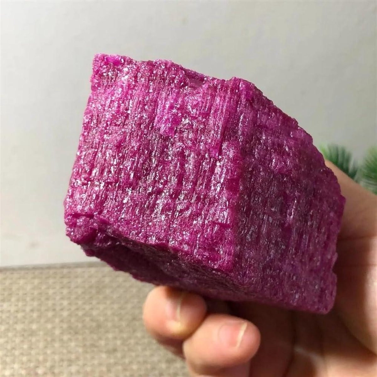 Ruwe Rode Korund Robijn - Natuurlijke Edelsteen Decoratie - 550-600g - Rood