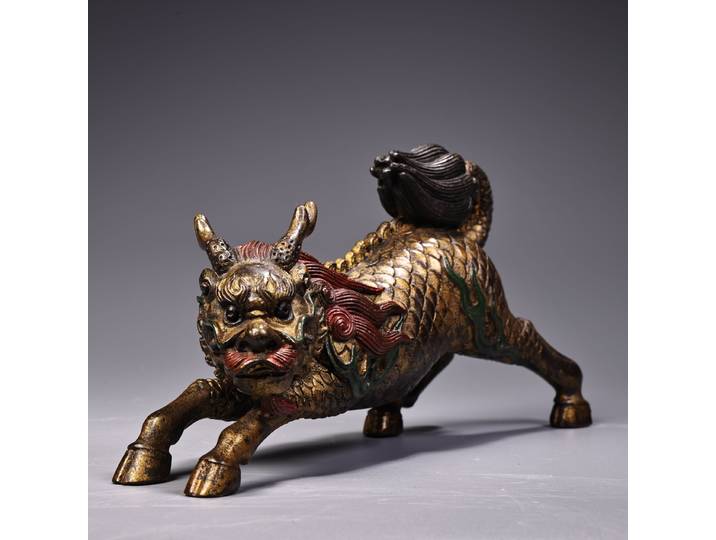 Ornement décoratif rétro Qilin en Relief peint en or boue