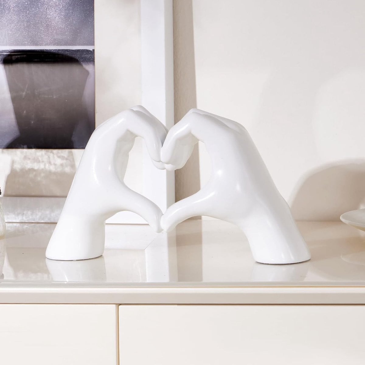 Abstracte resin hart sculptuur als tafeldecoratie