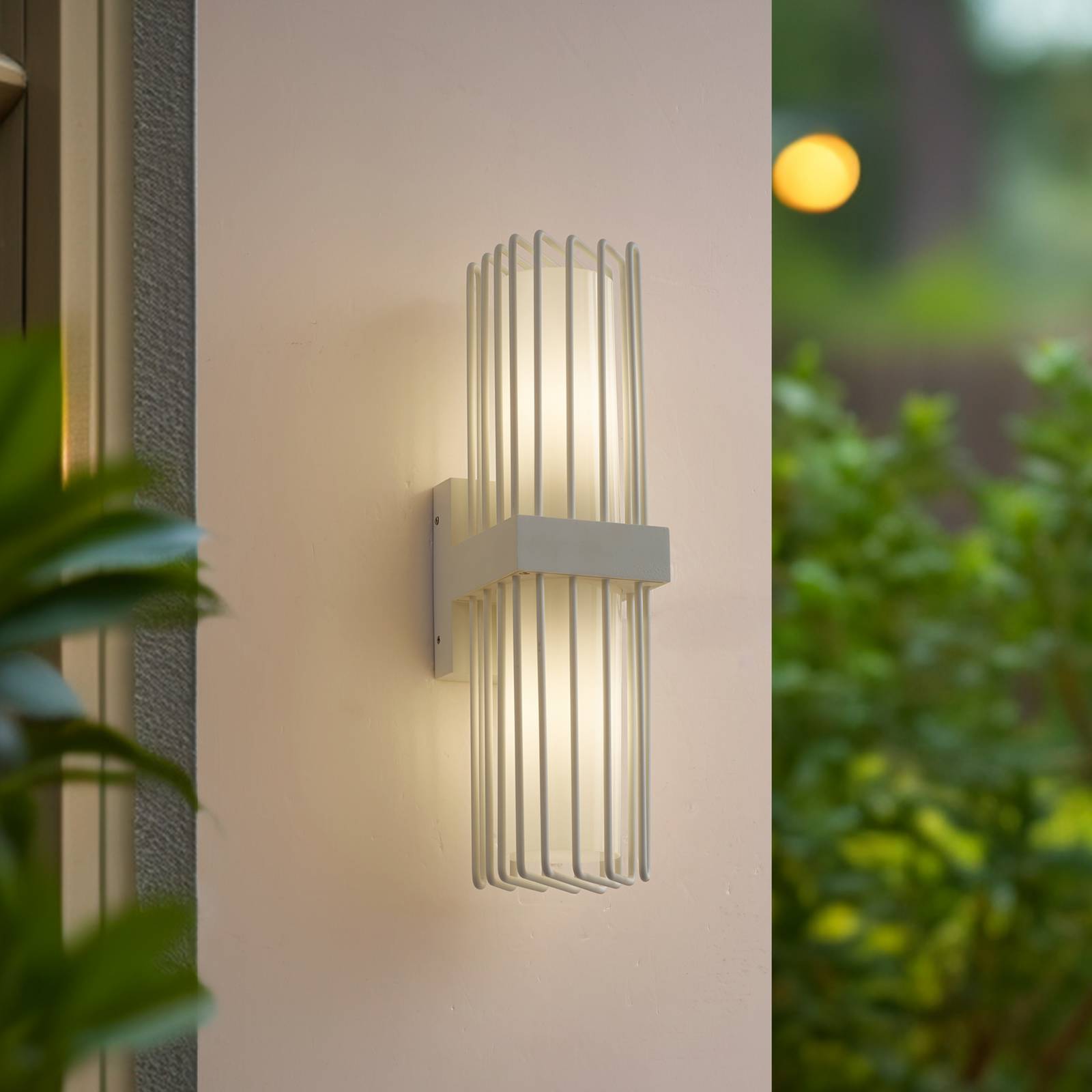 Außenwandleuchte Chandan Lucande, dimmbar, weiß / opal, Aluminium, Modern, Wandleuchte außen