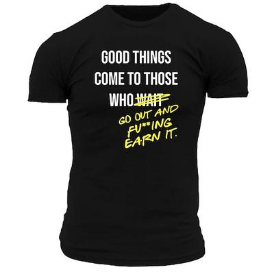 Herren Kurzarm Grafik T-Shirt 'Gute Dinge kommen zu denen die es sich scheißendlich verdienen' Motivational Lifestyle Tee