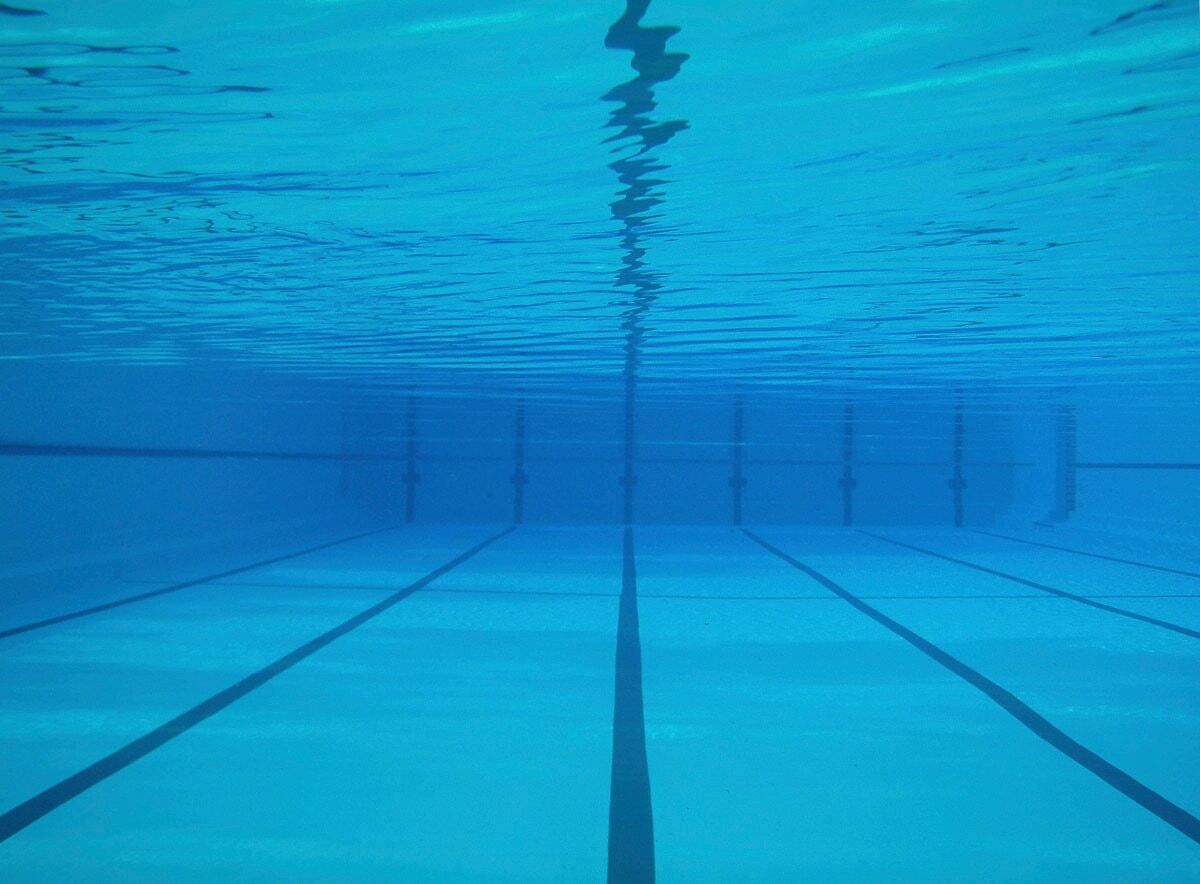 Fototapete PAPERMOON "Schwimmbecken", bunt, B:3m L:2,23m, Vlies, Tapeten, Fototapete bunt B/L: 3m x 2,23m, Bahnen: 6 Stk.