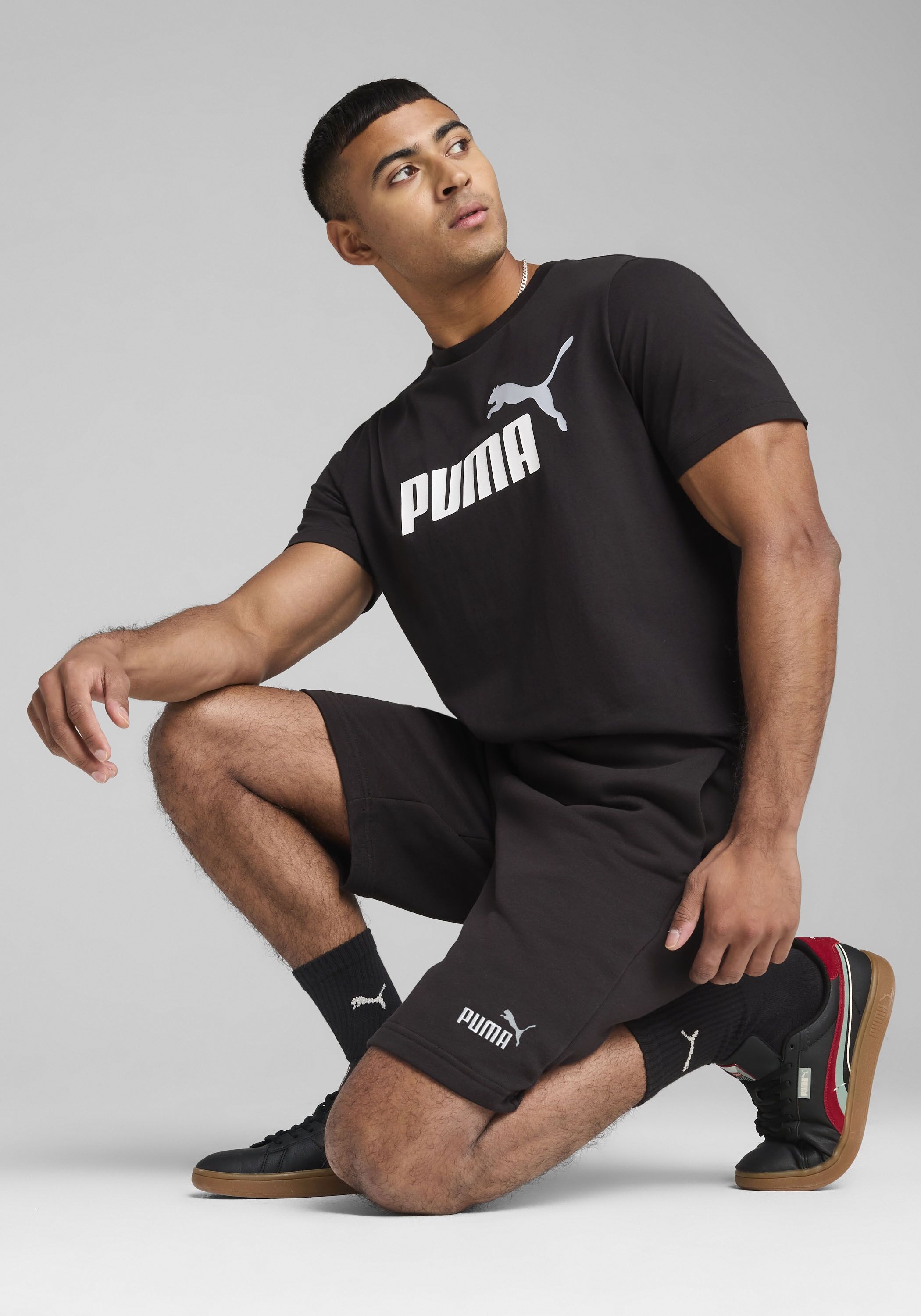 Trainingsshorts PUMA "ESS 2 COLOR NO 1 LOGO SHORTS 10 TR", Damen, Gr. S, N-Gr, schwarz (puma schwarz), Sweatware, Obermaterial: 68% Baumwolle, 32% Polyester, bedruckt, regular fit ca. Mitte Knie, Hosen Trainingsshorts, mit Eingrifftaschen, elastischer Bun