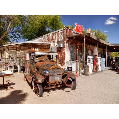 Papermoon "Alte verlassene Tankstelle"