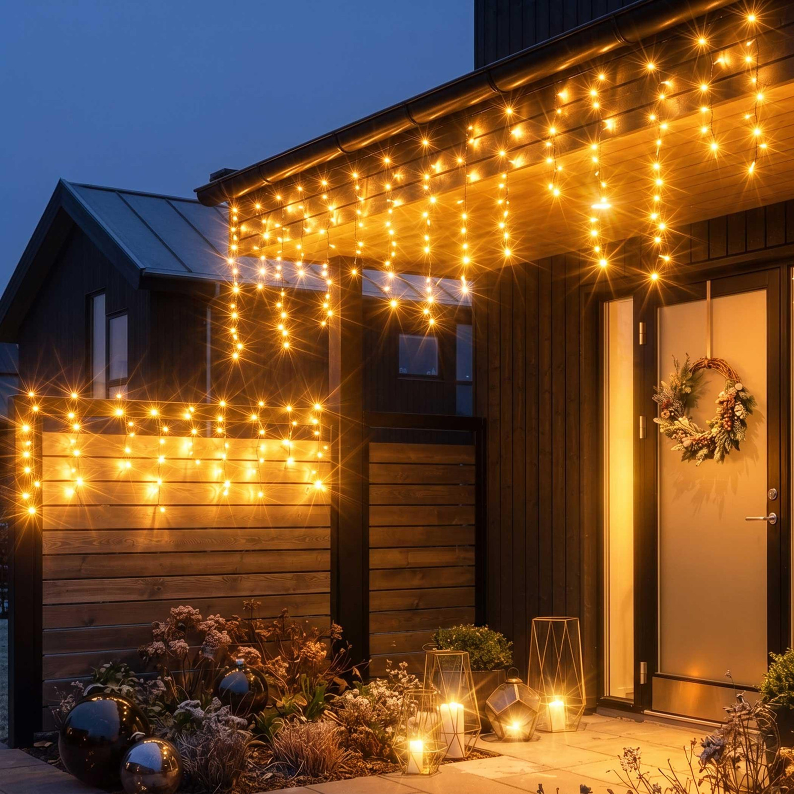 Spetebo IJslampjes Lichtgordijn Warm Wit - 256 LED's - 3,75 m - Voor buiten gebruik met stekker