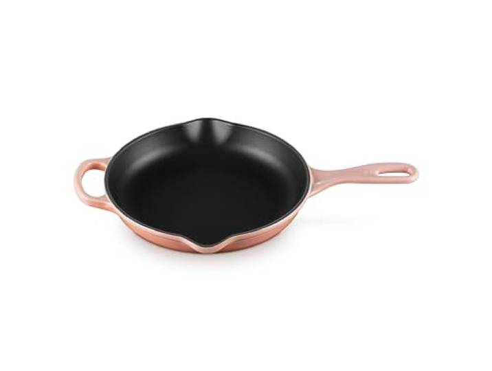 LE CREUSET Signature Emaillierte gusseiserne Bratpfanne mit Hilfsgriff und zwei Gießlippen, 23 cm, Peche