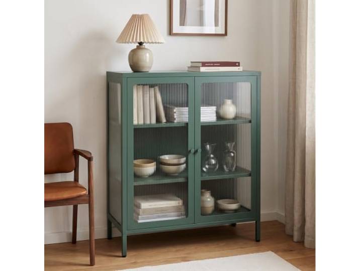 skølm Norns Metallkommode 80 cm, Glastüren, Dunkelgrün, geriffelte Front Vitrinenschrank, Sideboard mit 3 verstellbaren Fächern, Glasvitrine, Kommode Wohnzimmer & Flur, Buffetschrank, Metallschrank