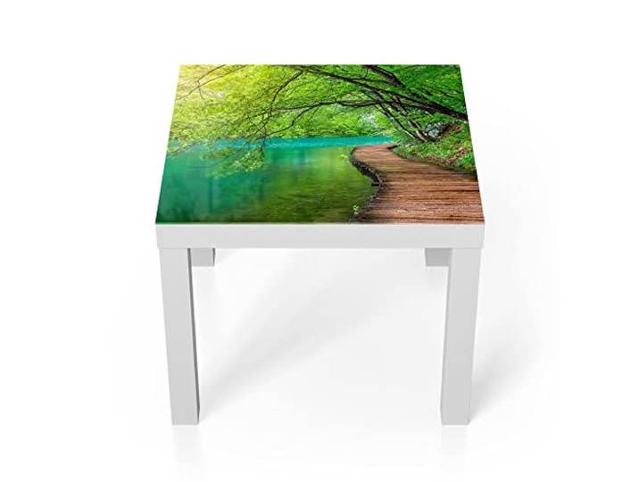 DEQORI Glastisch weiß klein 55x55 cm Motiv Holzsteg entlang Seekante ausgefallener Beistelltisch aus Glas Hochglanz Couchtisch fürs Wohnzimmer moderner Couch Tisch mit Design