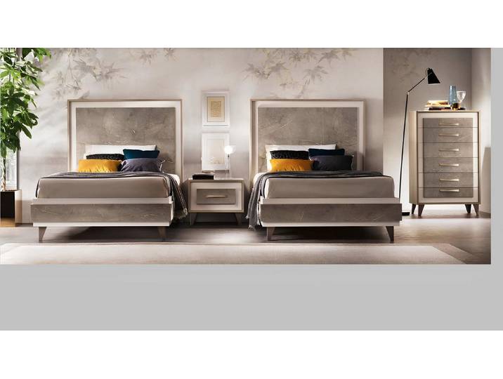 JVmoebel Schlafzimmer-Set Italienisches Schlafzimmer Set aus Holz in sanften Beigetönen, Made in Europa