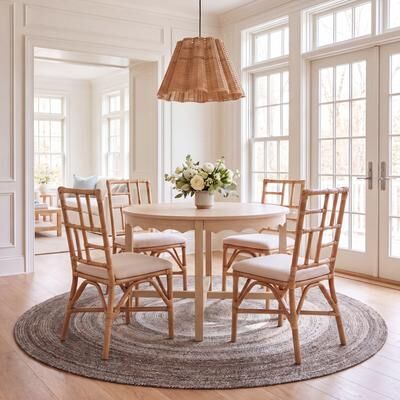 SAFAVIEH Handmade Edelgard Country Border Rug