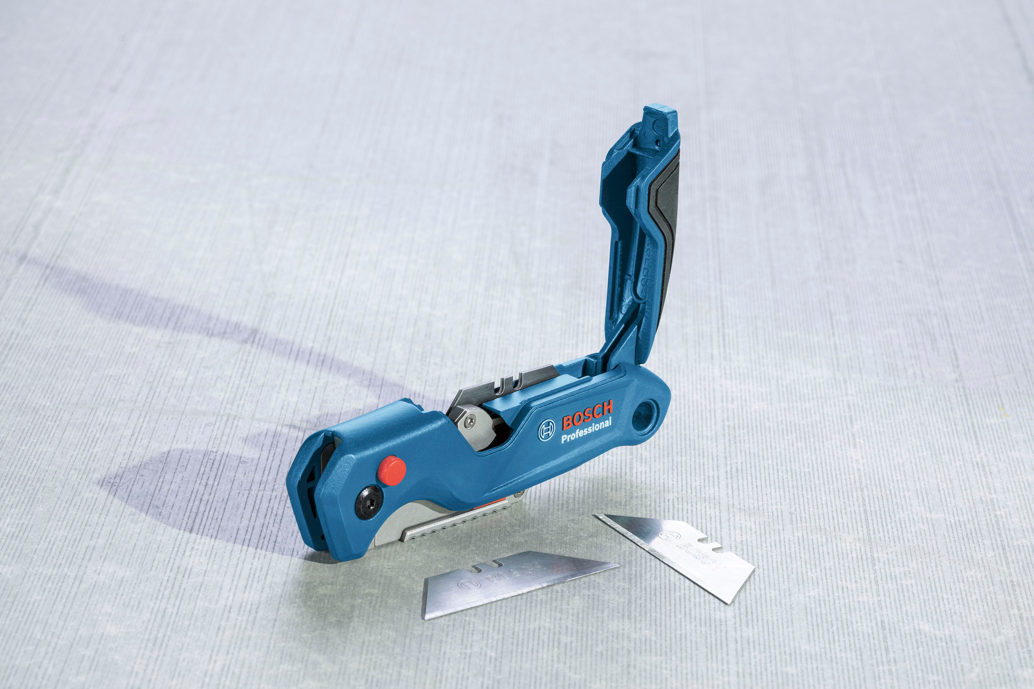 Cuttermesser BOSCH PROFESSIONAL "(1600A016BM)", blau, B:16,2cm H:2,7cm L:21,7cm, Schneidewerkzeuge, Cuttermesser, bestehend aus Universal- und Klappmesser