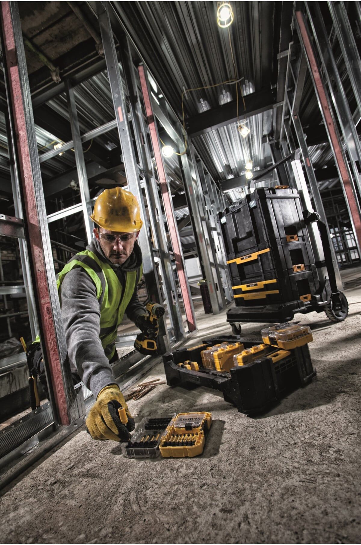DEWALT DT70716-QZ TSTAK Caddy mit robustem Griff und Rädern für Transport von TSTAK Boxen oder Werkzeugen)