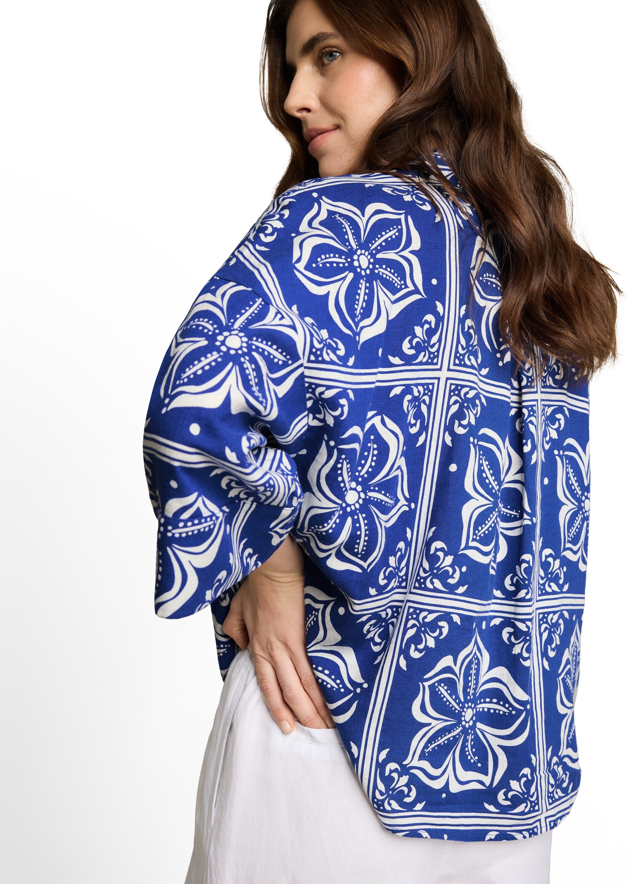 Hemdbluse TOM TAILOR, Damen, Gr. 36, blau (blau flower tile), Web, Obermaterial: 55% Lyocell, 45% Viskose, bedruckt, loose fit normal, weit, Blusen Hemdbluse, mit All-Over Print blau flower tile 36