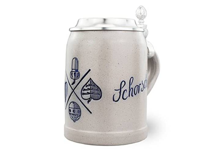 Bavariashop PREMIUM Bierkrug Schafkopf mit Zinndeckel, Steinzeug Gravur Bayerischer Steinkrug mit Wunschname, Bayerisch Blatt Motiv, salzglasiert, Handarbeit, 0,5 L, Geschenk für Bierliebhaber