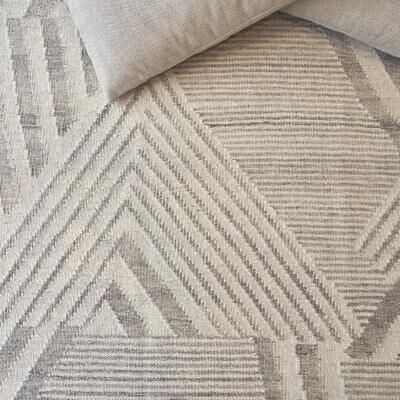 EXQUISITE RUGS Scandinavian Hand-loomed New Zealand Wool Grey/Ivory Area Rug.