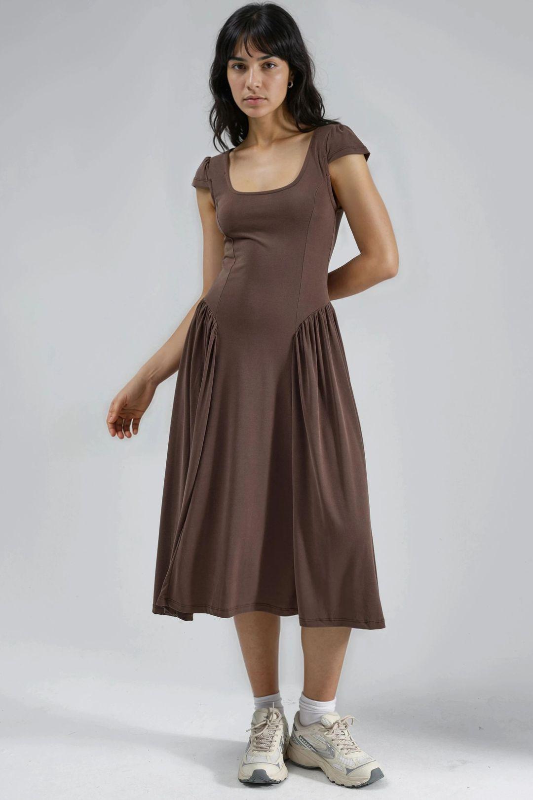 Eingearbeitetes Strick-Midi-Kleid