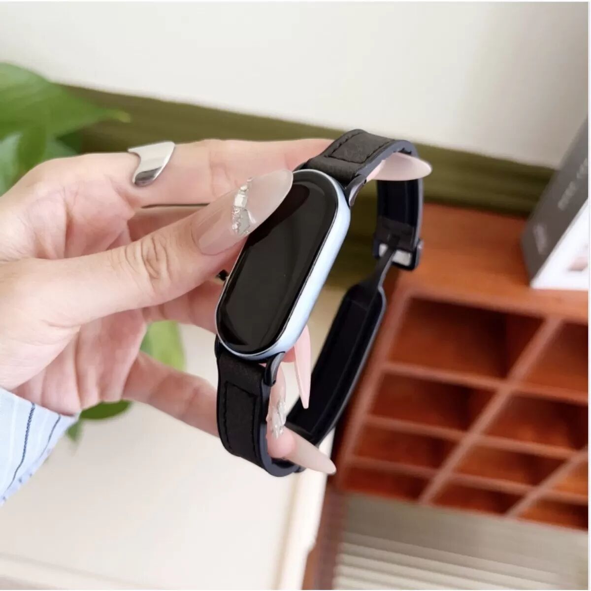 INF Silikonarmband kompatibel mit Xiaomi Mi Band 8/9/10 – magnetischer Faltverschluss, matte Crazy-Horse-Optik, mehrere Farben Schwarz