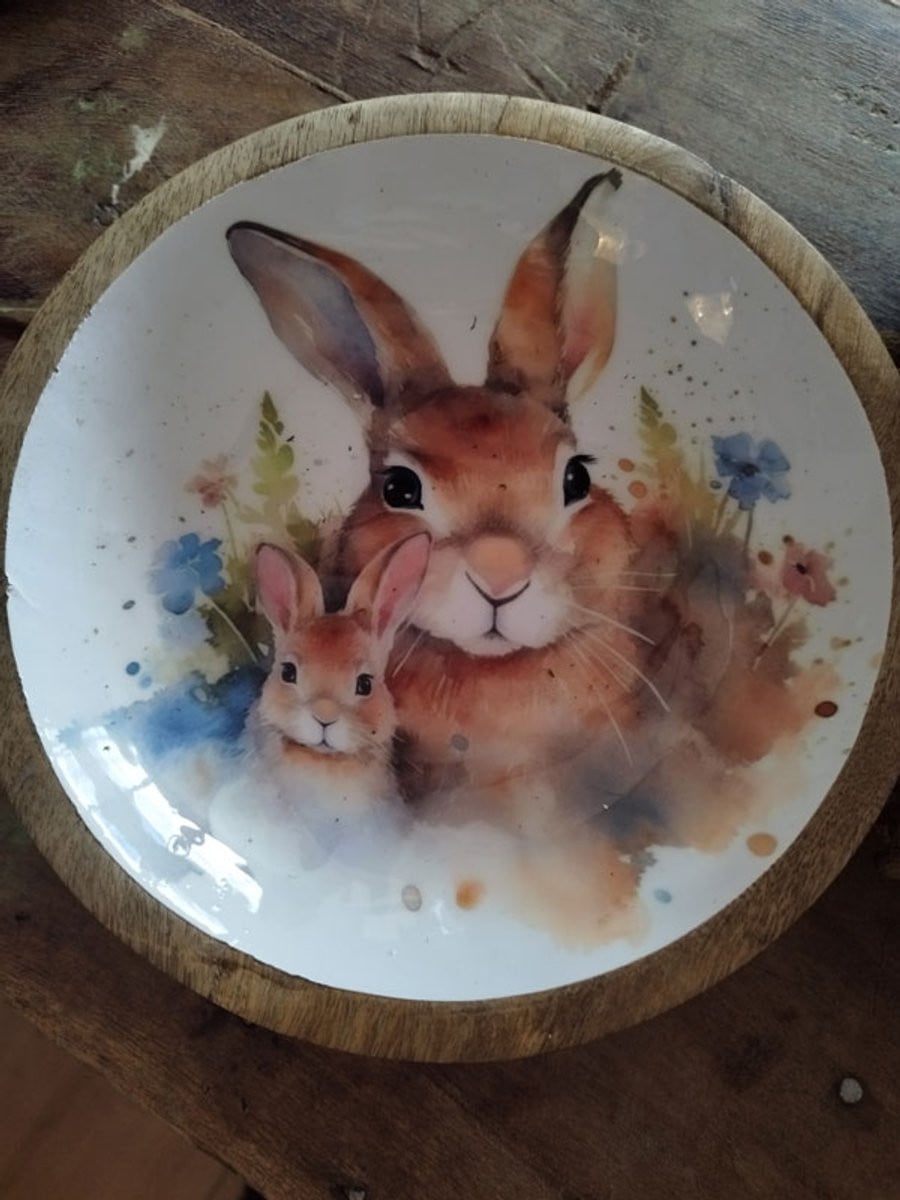Decoratieschaal met haas voor Pasen