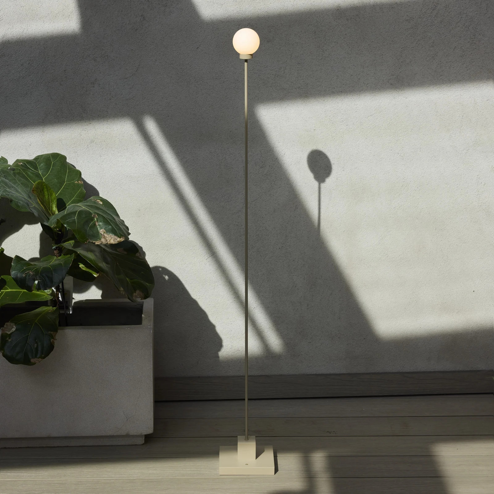 Northern Snowball LED vloerlamp met accu - Wit - Metaal en Glas - Scandinavisch design