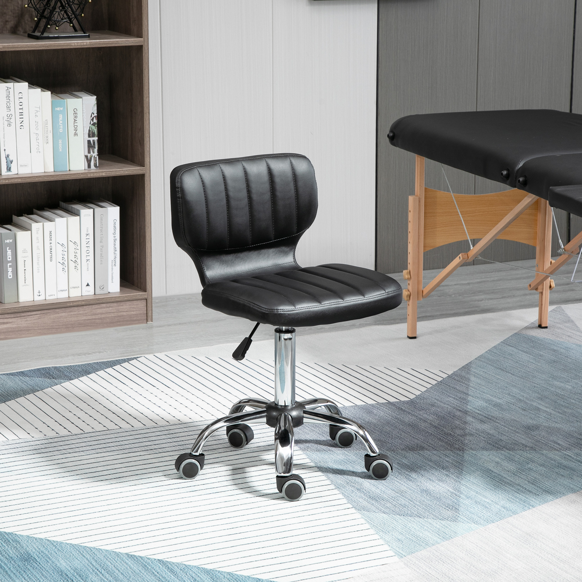 Homcom Sgabello a rotelle - sgabello da lavoro girevole a 360° - sgabello ergonomico - altezza seduta regolabile 47-62 cm - rivestimento sintetico imbottito nero metallo cromato