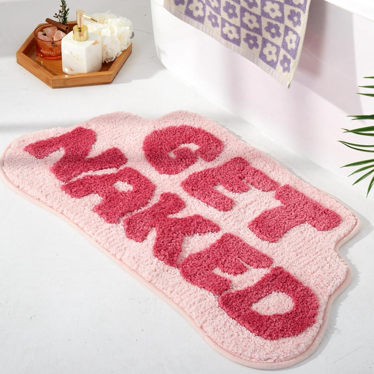 Get Naked badmat roze – Onregelmatig gevormde badkamermat voor trendy decoratie