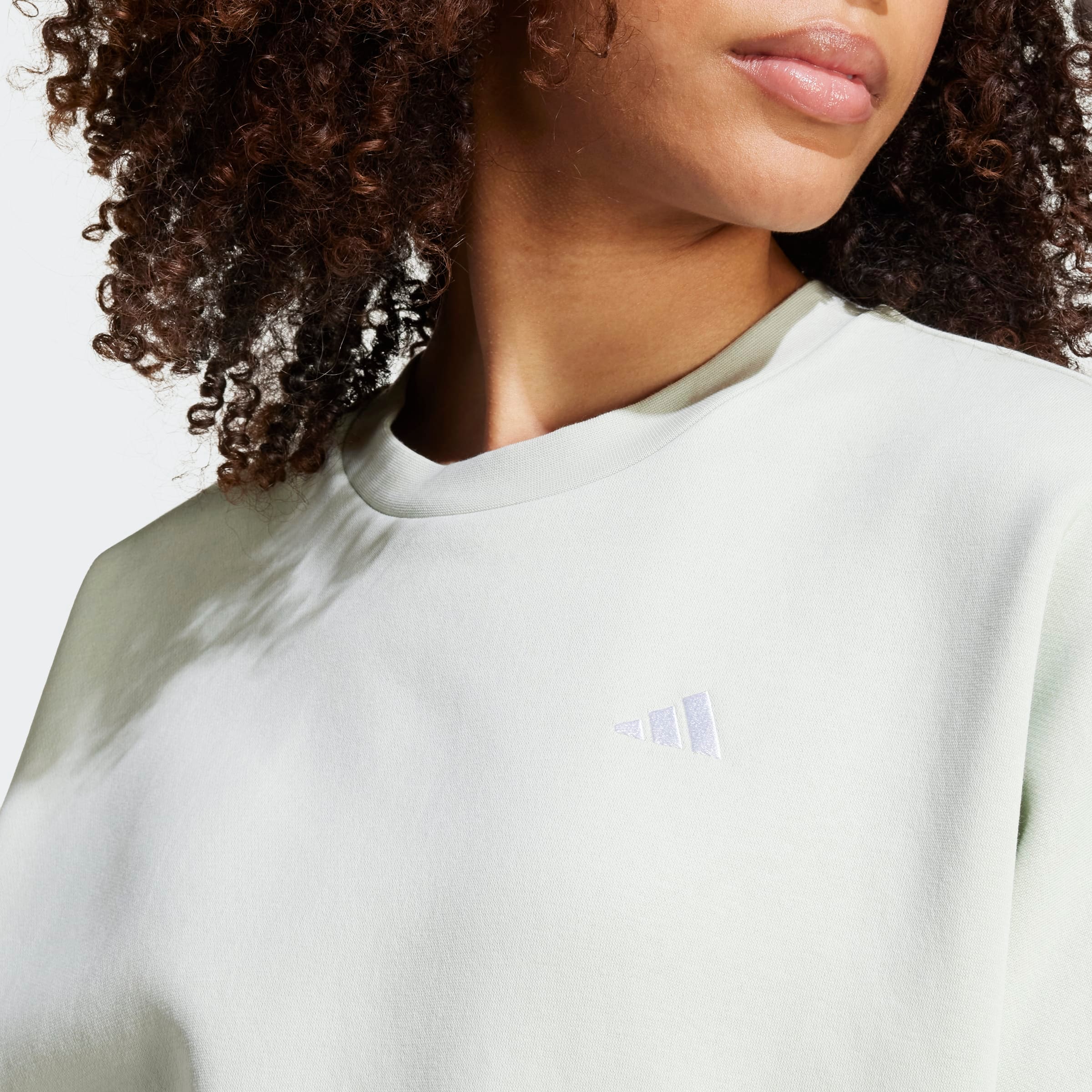 Sweatshirt ADIDAS SPORTSWEAR "ESSENTIALS SMALL LOGO FEEL COZY", Damen, Gr. XL, grün (linen grün, weiß), Obermaterial: 70% Baumwolle, 30% Polyester, Rundhals, angesetztes Bündchen, Sweatshirts Sweatshirt linen grün, weiß XL