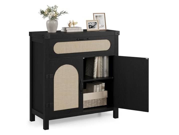 JustSmart Boho-Farmhouse Rattan-Sideboard mit Schublade, 2 Türen & verstellbaren Ablagen – für Wohnzimmer, Esszimmer, Flur – Schwarz Holzoptik