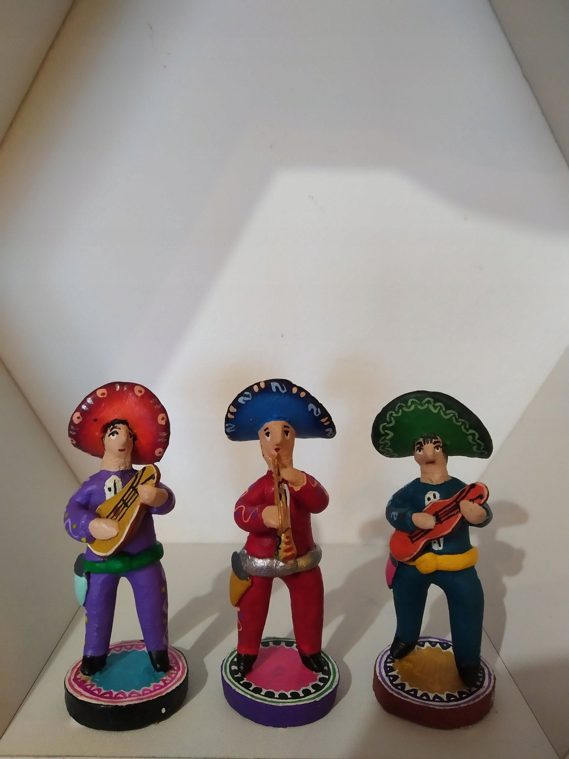 Handgemaakt Keramisch Mexicaans Mariachi Muzikant Figuur voor op Tafel, 8 cm