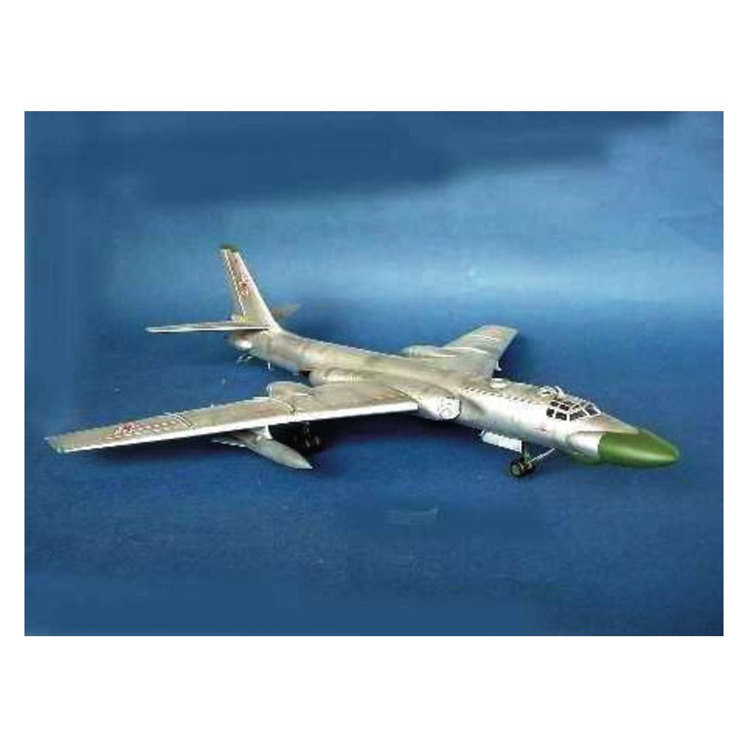 Trumpeter Tupolev Tu-16K 10 Badger (01613)