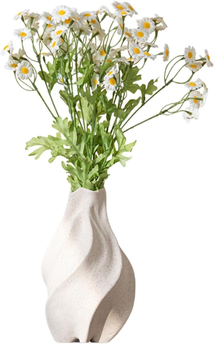 Moderne beige keramische vaas in boho stijl voor minimalistische decoratie