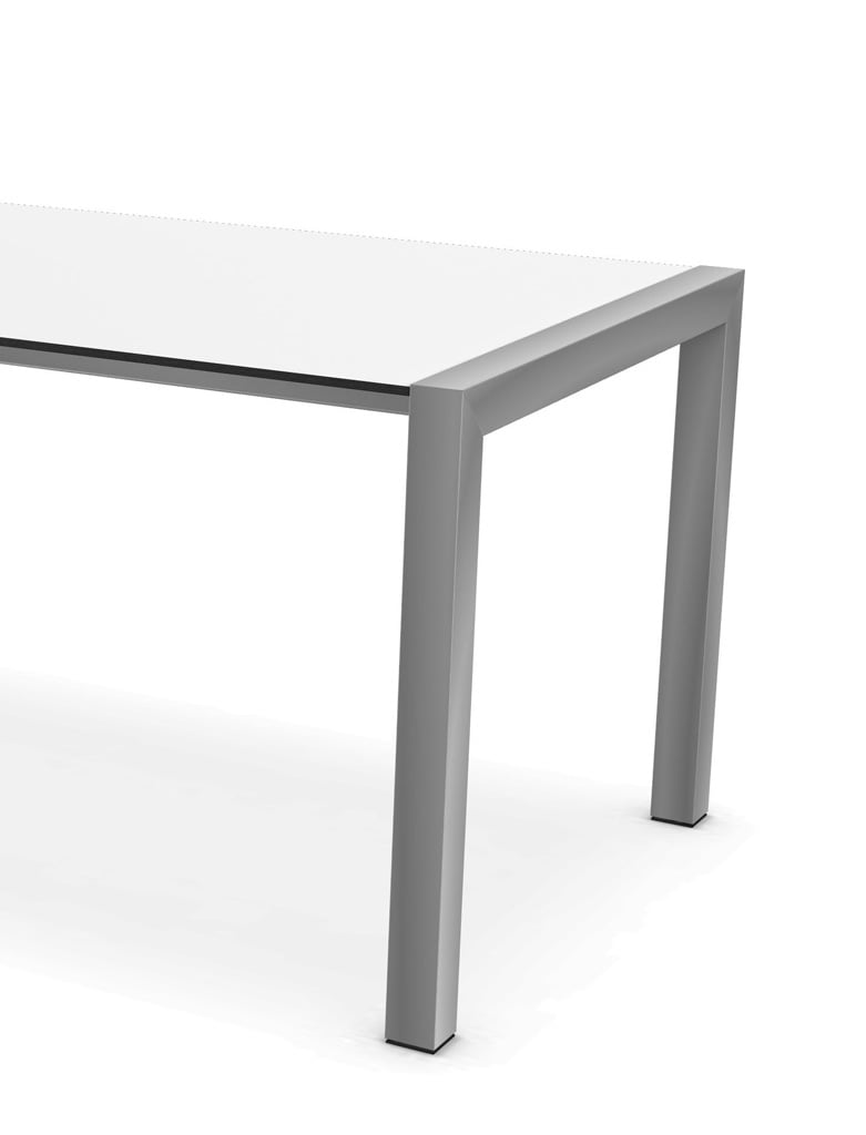 Kristalia Sushi Fenix-NTM® Outdoor Tisch ausziehbar (Tischplatte weiß Kos 0032, ... Tischplatte weiß Kos 0032, Beine eloxiertes Aluminium | 90 x 150 / 187 / 224cm 01SUO01