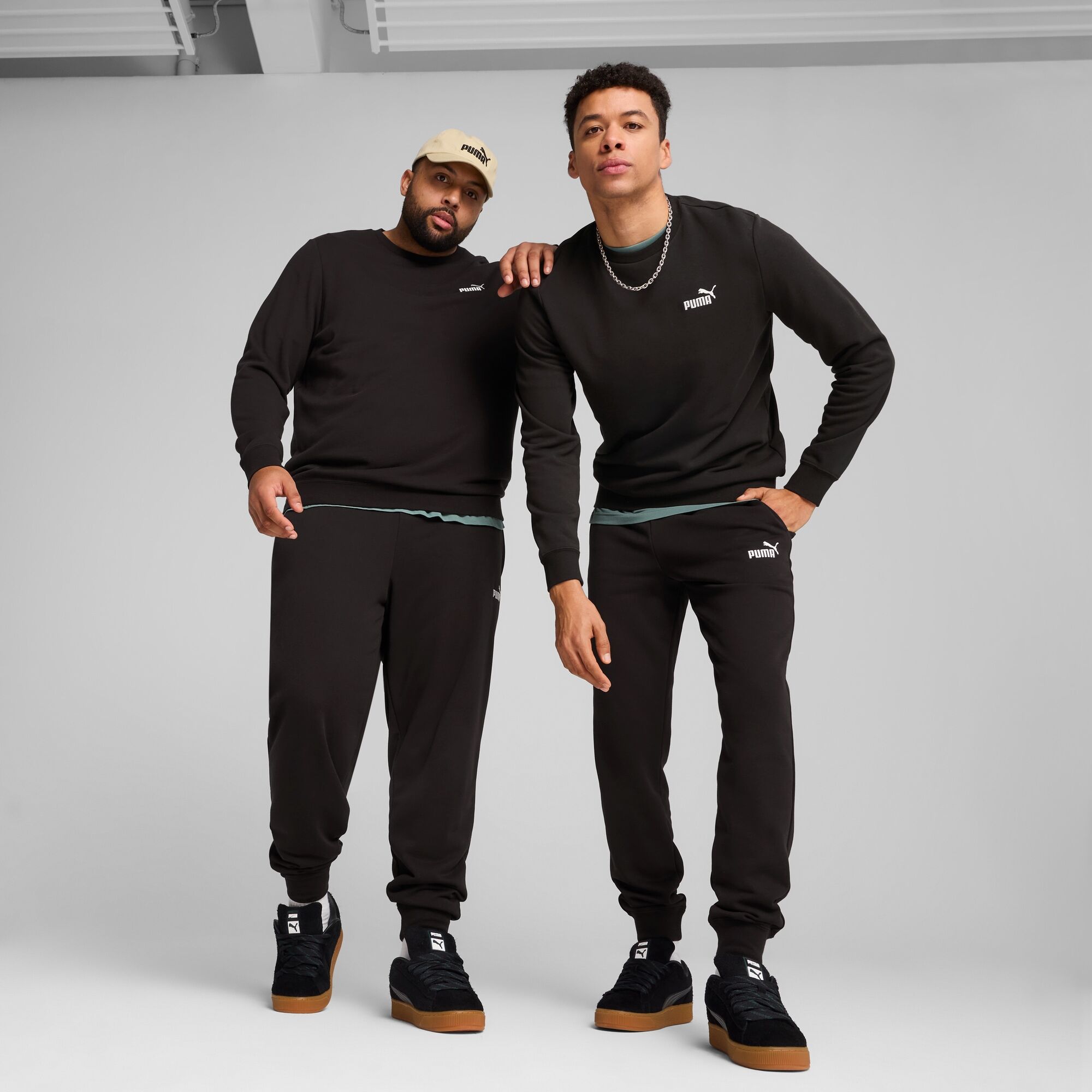 Trainingshose PUMA "ESS NO 1 LOGO SWEATPANTS TR CL", Herren, Gr. S, N-Gr, schwarz (puma schwarz), Sweatware, Obermaterial: 68% Baumwolle, 32% Polyester, unifarben, regular fit normal, Hosen Trainingshose puma schwarz S, N-Gr