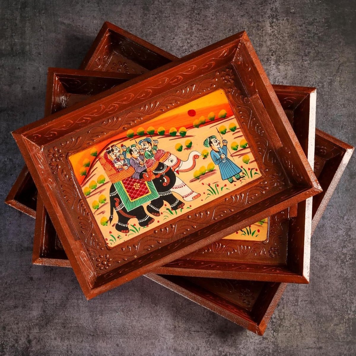Set van 3 handgemaakte houten serveerschalen met handgeschilderd ontwerp, bruin